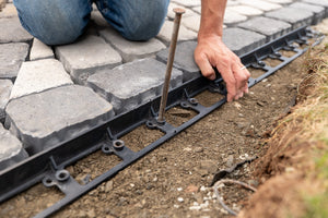 BORDURE À PAVE GATOR RIGIDE (PLASTIQUE)