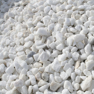 Petite pierre décorative blanche